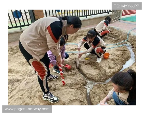 沙坑游戏案例观察第一阶段：幼儿社交互动与自主探索的初步分析